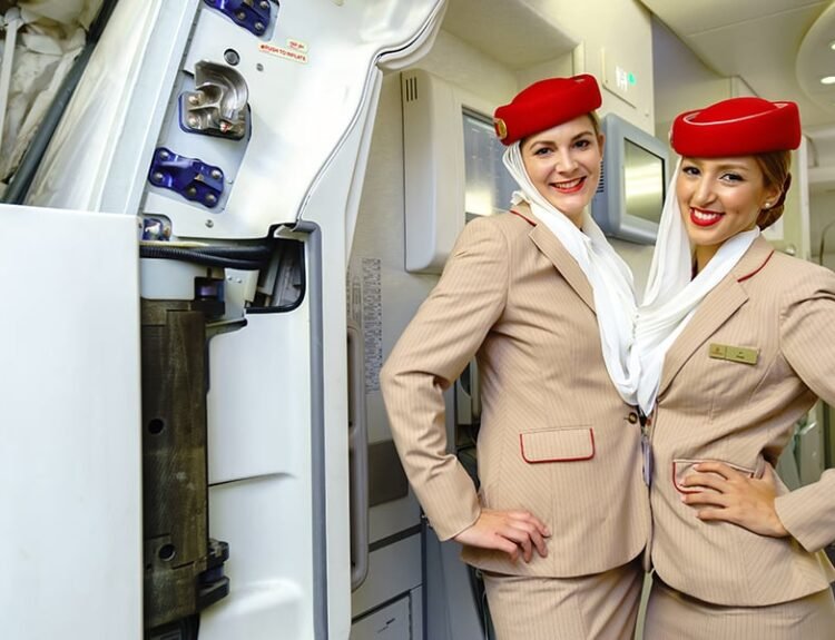 how much do flight attendants make